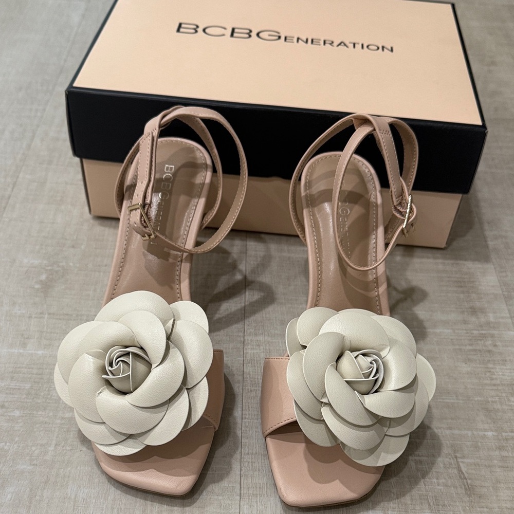 BCBGeneration Women's Very Light Pink and Cream Floral Sandals